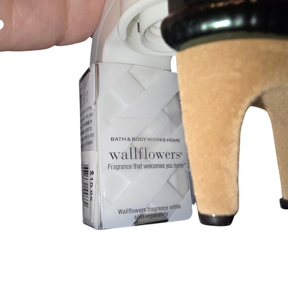 Lot of 2: Festive Deer (New) and Santa Mail Box Plug In (LN) Bath & Body Works - Picture 9 of 9